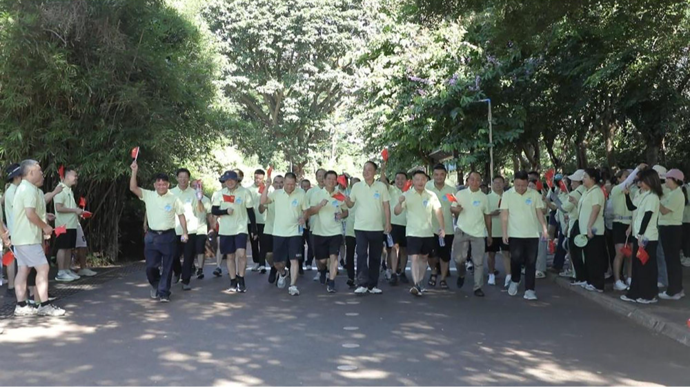海垦实业公司 海垦建工集团联合举办&ldquo;同心逐梦 聚力同行&rdquo;健步走活动